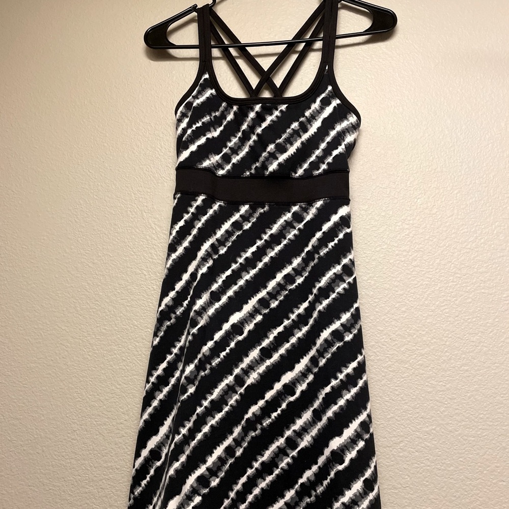 SOYBU Like New Athletic dress w/ built in bra